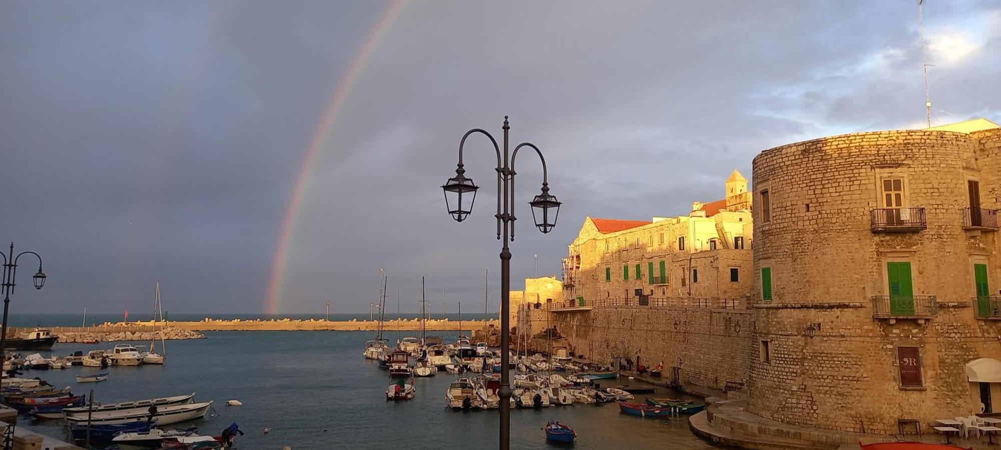 Апартаменты Giovinazzo Historic Apulia Old Town Stone House With Private Patio Экстерьер фото